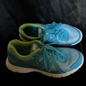 GIRL’S~NIKE~BLUE & GREEN SNEAKERS~ 5.5